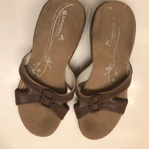 Merrill sandals